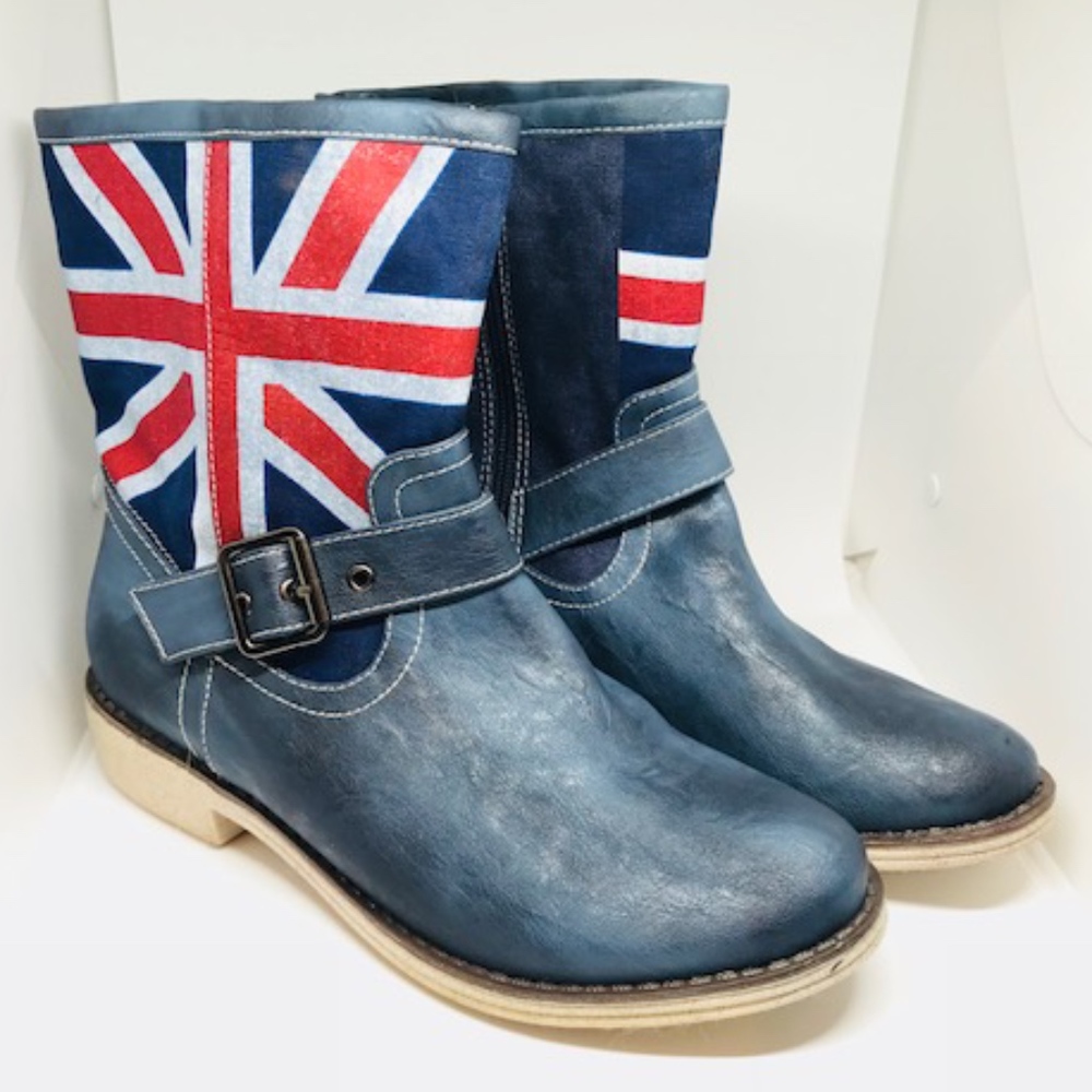 Low-heel flag bootie